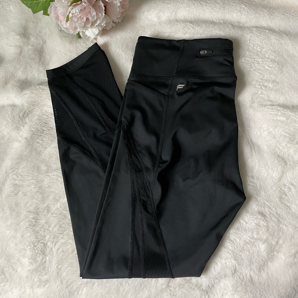 Fabletics Capris Black Yoga Pants, Women’s M, Mesh Detail